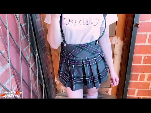 ❤️ Schoolgirl Sucks a dick gu domhainn agus fucks an àite clasaichean. ️❌ Bhidio fucking leinn
