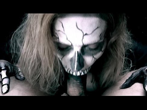 ❤️ Demon nighean sucking cock le a beul dubh agus slugadh cum. ️❌ Bhidio fucking leinn