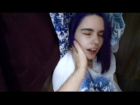 ❤️ Lorg mi mo sis anns a’ chlòsaid agus chuidich i cum ️❌  Bhidio fucking  leinn